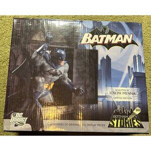 Batman Gotham City Stories 5.75" In Wall Statue DC Direct 894/2500 New Inspected